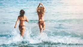 turizm-turist-deniz-kadin